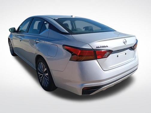 Brilliant Silver Metallic 2024 Nissan Altima 2.5 SV