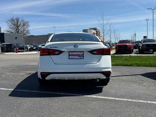 Glacier White 2025 Nissan Altima S FWD