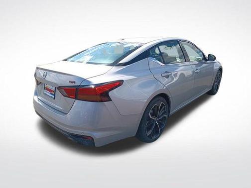 Brilliant Silver Metallic 2024 Nissan Altima SR FWD