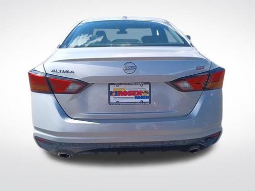 Brilliant Silver Metallic 2024 Nissan Altima SR FWD