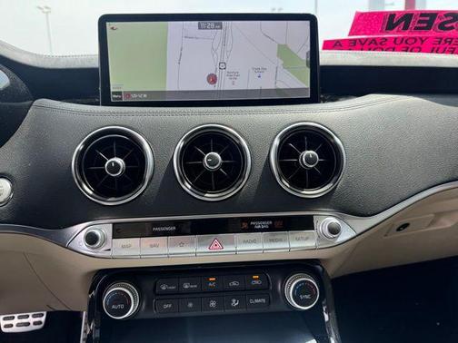 2022 Kia Stinger GT1