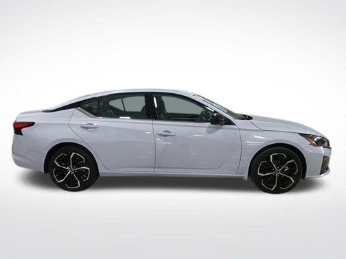 Gray Sky Pearl 2025 Nissan Altima SR AWD