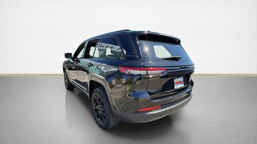 Diamond Black Crystal Pearlcoat 2025 Jeep Grand Cherokee Altitude