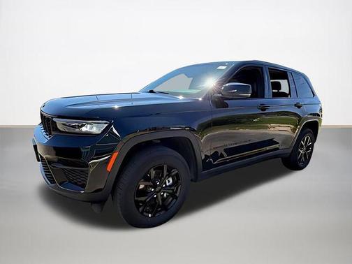 Diamond Black Crystal Pearlcoat 2025 Jeep Grand Cherokee Altitude