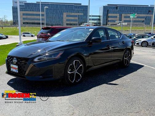 Super Black Clearcoat 2023 Nissan Altima SR FWD