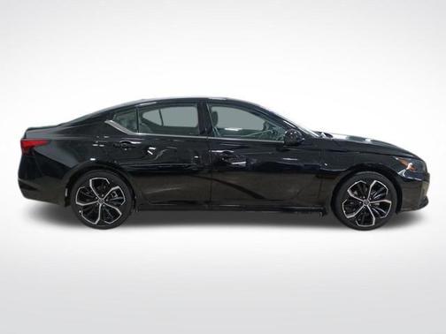 Super Black Clearcoat 2023 Nissan Altima SR FWD
