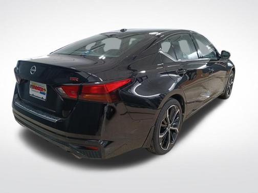 Super Black Clearcoat 2023 Nissan Altima SR FWD