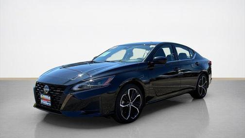 Super Black Clearcoat 2023 Nissan Altima SR FWD