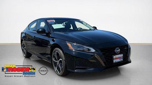 Super Black Clearcoat 2023 Nissan Altima SR FWD