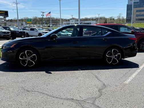Super Black Clearcoat 2023 Nissan Altima SR FWD