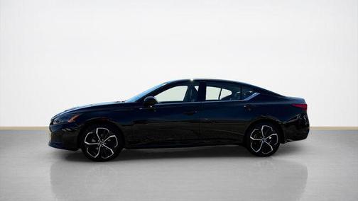 Super Black Clearcoat 2023 Nissan Altima SR FWD