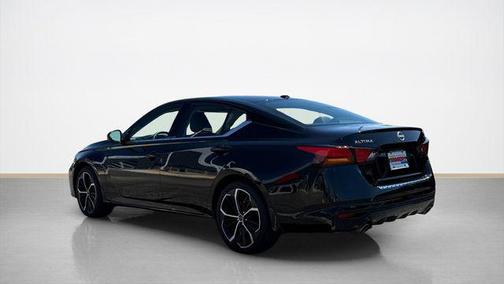 Super Black Clearcoat 2023 Nissan Altima SR FWD