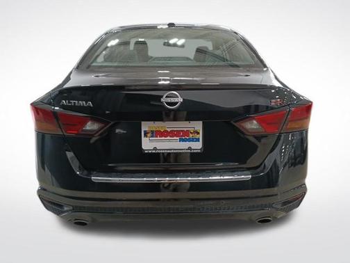 Super Black Clearcoat 2023 Nissan Altima SR FWD