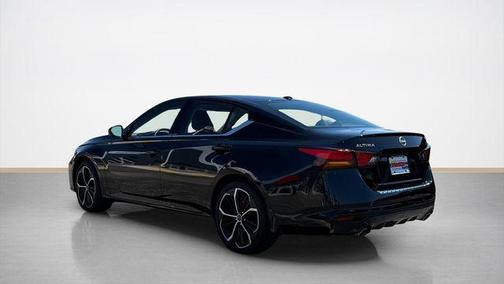 Super Black Clearcoat 2023 Nissan Altima SR FWD
