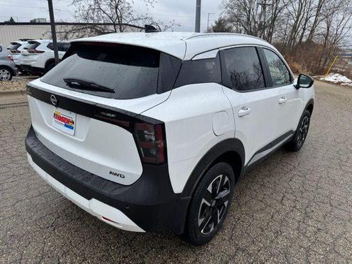 Aspen White Tricoat 2026 Nissan Kicks SV