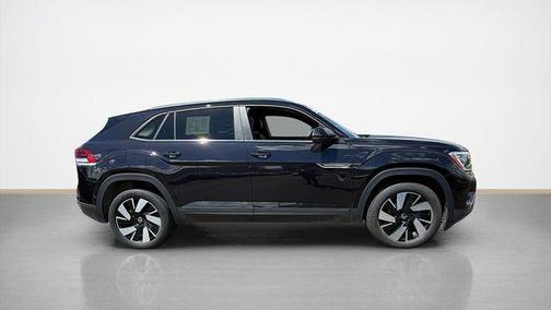 Deep Black Pearl 2025 Volkswagen Atlas Cross Sport 2.0T SE w/Technology 4MOTION