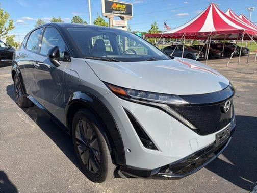 Boulder Gray Pearl/Black Diamond Pearl 2023 Nissan ARIYA PLATINUM+