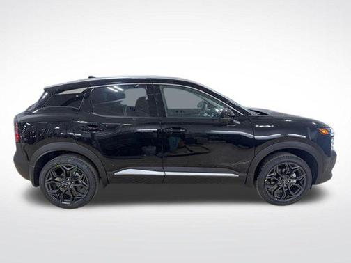 Super Black 2026 Nissan Kicks SR