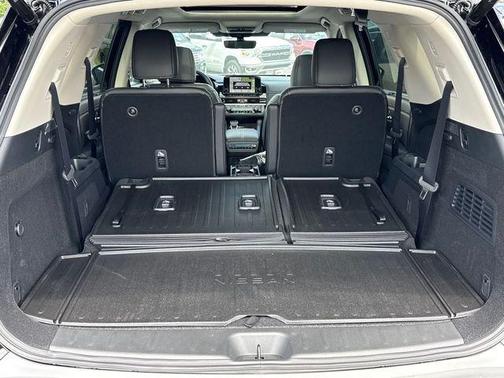 2025 Nissan Pathfinder Platinum 4WD