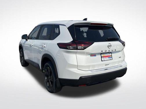 Everest White Pearl Tricoat 2026 Nissan Rogue SV