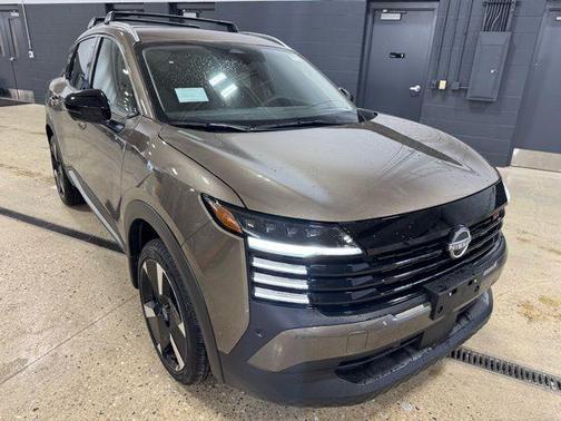 Canyon Bronze Metallic 2026 Nissan Kicks SR