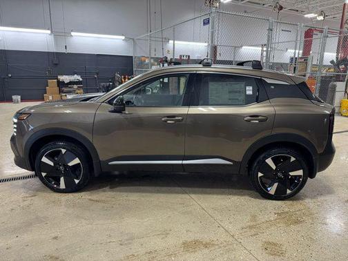 Canyon Bronze Metallic 2026 Nissan Kicks SR