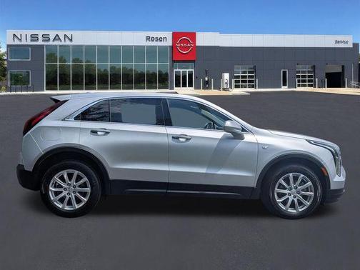 Radiant Silver Metallic 2019 Cadillac XT4 Luxury