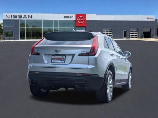 Radiant Silver Metallic 2019 Cadillac XT4 Luxury