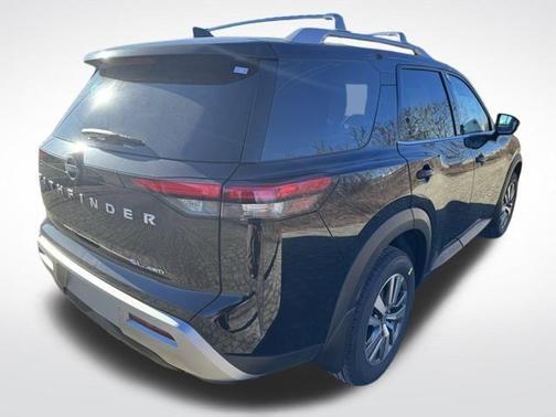 2025 Nissan Pathfinder SL 4WD