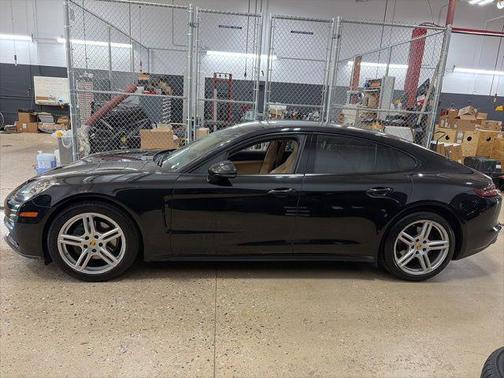 Jet Black Metallic 2017 Porsche Panamera 4
