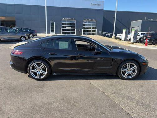 Jet Black Metallic 2017 Porsche Panamera 4