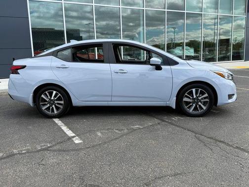 Gray Sky Pearl 2025 Nissan Versa 1.6 SV