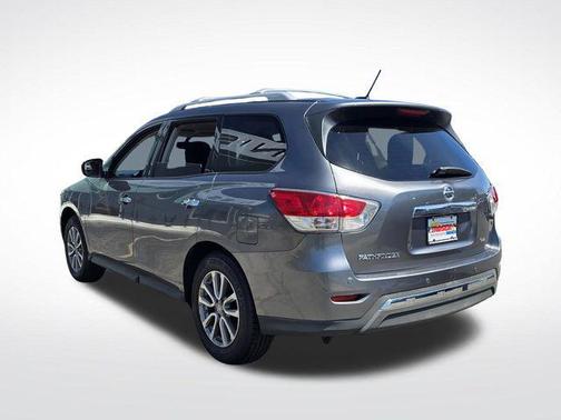 Gun Metallic 2016 Nissan Pathfinder SV