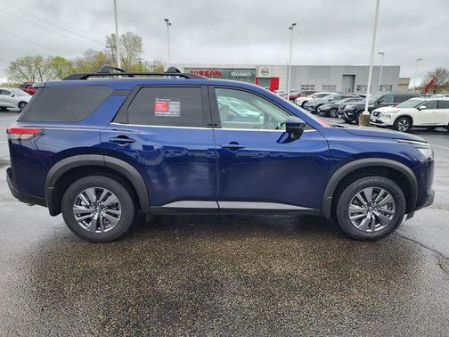 2023 Nissan Pathfinder SV 4WD
