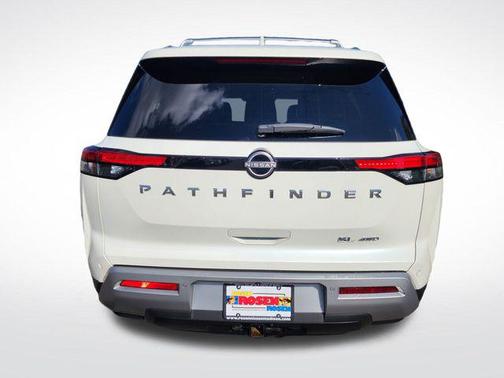 2023 Nissan Pathfinder SL 4WD