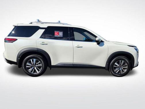2023 Nissan Pathfinder SL 4WD