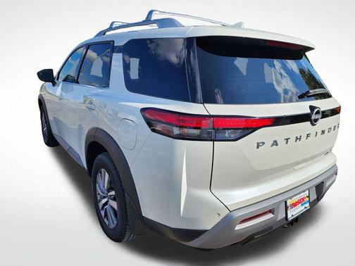 2023 Nissan Pathfinder SL 4WD