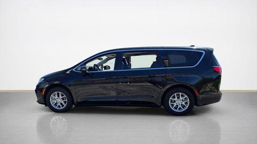Diamond Black Crystal Pearlcoat 2024 Chrysler Pacifica Touring L