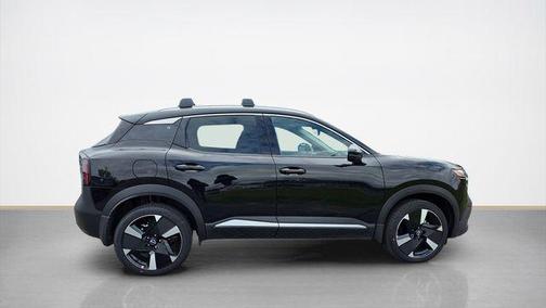 Super Black 2026 Nissan Kicks SR