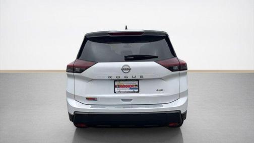 Everest White Pearl Tricoat 2026 Nissan Rogue SV