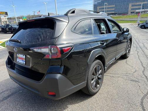 Crystal Black Silica 2025 Subaru Outback Onyx Edition
