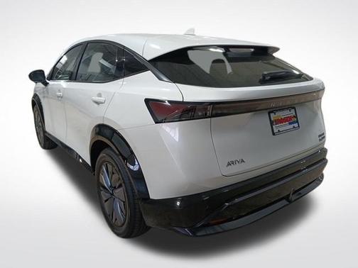 Everest White Pearl Tricoat 2023 Nissan ARIYA ENGAGE