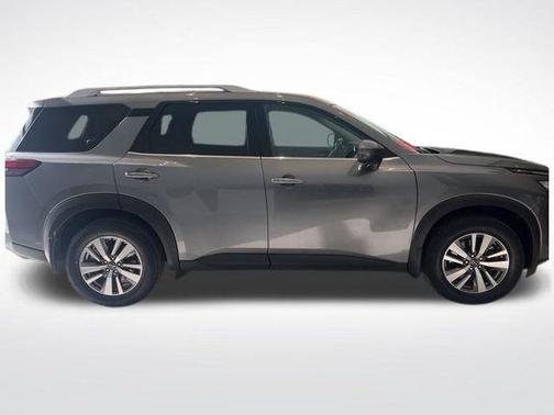 2022 Nissan Pathfinder SL 4WD