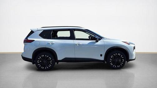 Everest White Pearl Tricoat 2026 Nissan Rogue Dark Armor