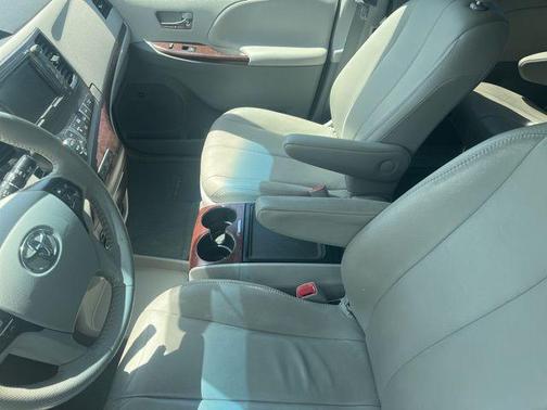 2014 Toyota Sienna XLE