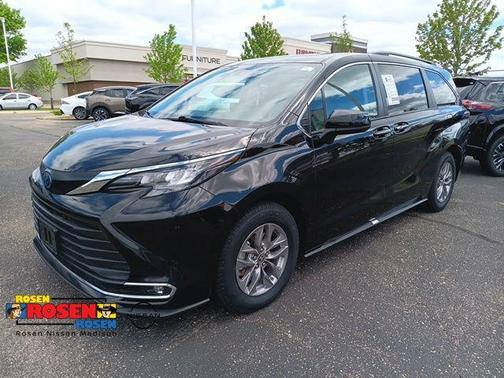 Midnight Black Metallic 2024 Toyota Sienna XLE