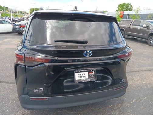 Midnight Black Metallic 2024 Toyota Sienna XLE