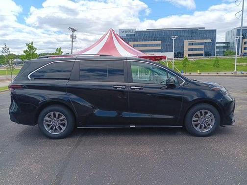 Midnight Black Metallic 2024 Toyota Sienna XLE