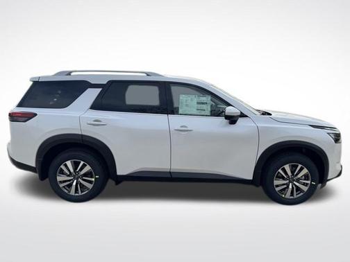 2025 Nissan Pathfinder SL 4WD
