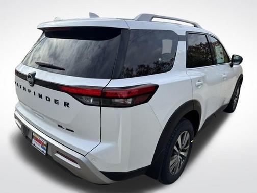 2025 Nissan Pathfinder SL 4WD